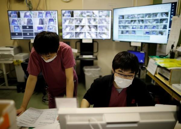 Máy fax được dùng ở Nhật Bản từ thập niên 80s, và cho đến mùa dịch Covid-19, các bệnh viện vẫn gửi kết quả qua đường máy fax