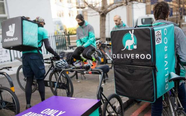 Chỉ trong ít phút sau khi bắt đầu giao dịch hôm 31/3, cổ phiếu Deliveroo đã liên tục lao dốc. Ảnh: Bloomberg