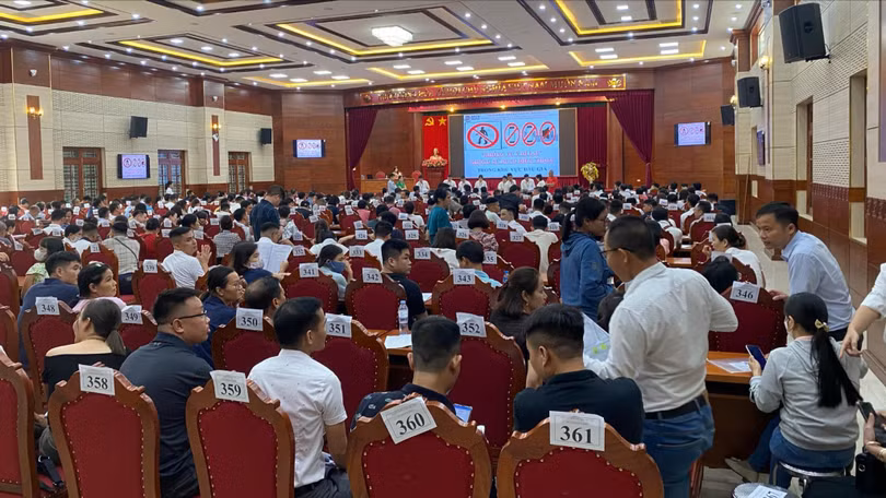 Đã có hơn 370 nhà đầu tư tham dự phiên đấu giá.