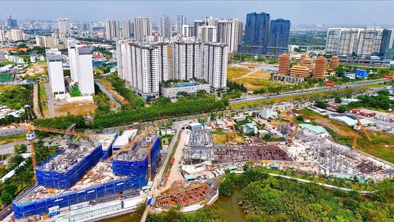 Doanh nghiệp địa ốc vẫn kêu khó với “núi” thủ tục. Ảnh minh hoạ.