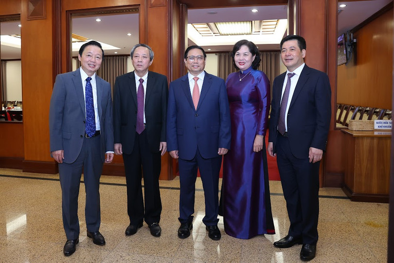 Thủ tướng Phạm Minh Chính, Phó Thủ tướng Trần Hồng Hà và các đại biểu tại phiên bế mạc Hội nghị Trung ương 7 - Ảnh: VGP/Nhật Bắc