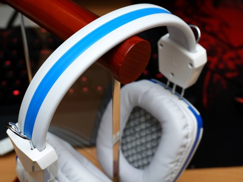 Vòm chụp đầu được bọc cao su mềm cẩn thận.