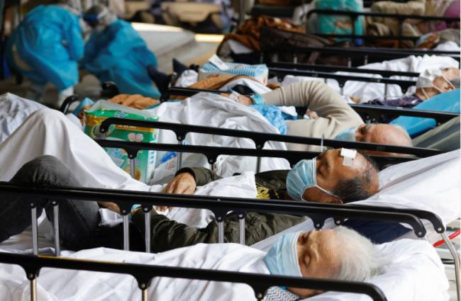 Số người nhiễm SARS-CoV-2 phải nhập viện điều trị đang gia tăng (Ảnh: Creaders).