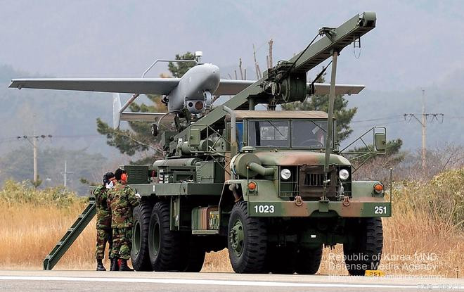 UAV của Quân đội Hàn Quốc và xe phóng cơ động (Ảnh: NetEasy).