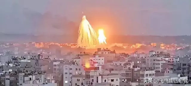 Hình ảnh đáng sợ khi bom nhiệt nhôm phát nổ trên không (Ảnh: Toutiao). Hình ảnh đáng sợ khi bom nhiệt nhôm phát nổ trên không (Ảnh: Toutiao).