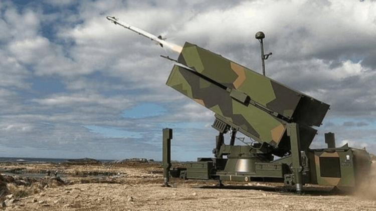 Hệ thống tên lửa NASAMS Mỹ đã viện trợ cho Ukraine (Ảnh: Sina). Hệ thống tên lửa NASAMS Mỹ đã viện trợ cho Ukraine (Ảnh: Sina).