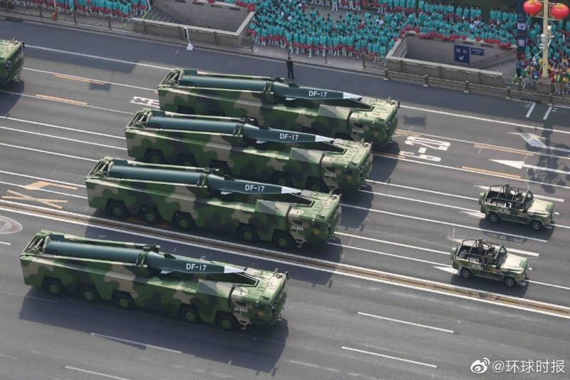 Các xe tên lửa DF-17 tham gia diễu binh năm 2019 (Ảnh: Huanqiu). Các xe tên lửa DF-17 tham gia diễu binh năm 2019 (Ảnh: Huanqiu).
