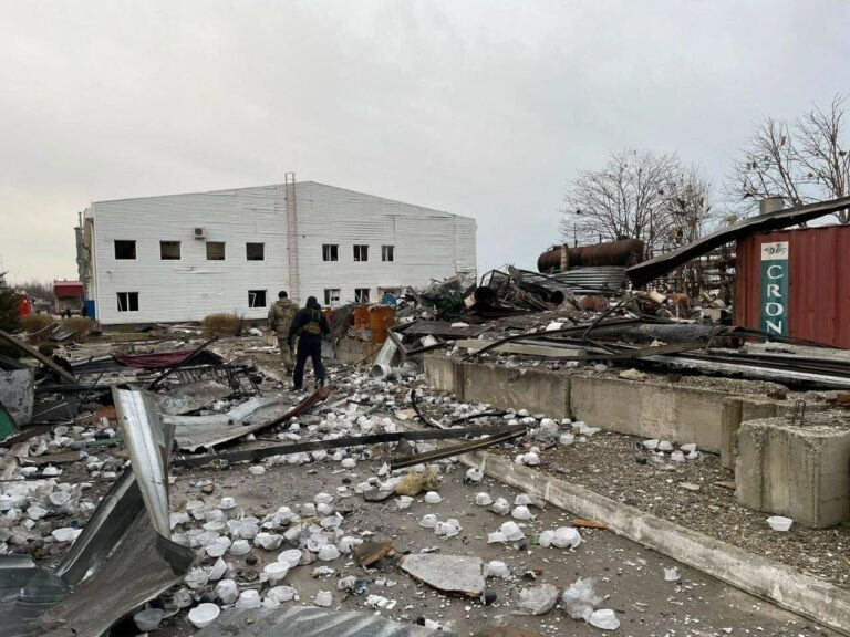 UAV tự sát quân đội Ukraine tấn công vào 1 kho chứa nhiên liệu trên địa phận vùng Krasnodar. Ảnh South Front. UAV tự sát quân đội Ukraine tấn công vào 1 kho chứa nhiên liệu trên địa phận vùng Krasnodar. Ảnh South Front.