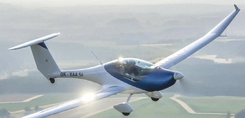 Công ty Energica nghiên cứu tích hợp hệ thống truyền động điện vào máy bay hạng nhẹ Pure Flight ΦNIX của Pháp. Ảnh Electrek