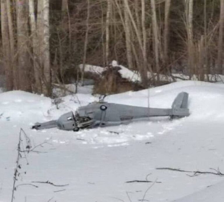 Chiếc UAV UJ-22 Airborne của Ukraine bị rơi ở làng làng Gubastovo thuộc khu vực Kolomna. Ảnh South Front. Chiếc UAV UJ-22 Airborne của Ukraine bị rơi ở làng làng Gubastovo thuộc khu vực Kolomna. Ảnh South Front.