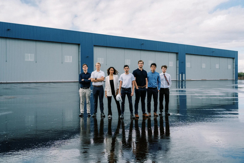 Christian LaRosa (giữa) với các thành viên của đội Rosotics vừa giành được kỷ lục in 3D kim loại. Ảnh Rosotics Christian LaRosa (giữa) với các thành viên của đội Rosotics vừa giành được kỷ lục in 3D kim loại. Ảnh Rosotics