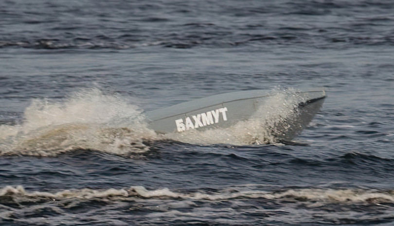 Xuồng mang bom không người lái hải quân Ukraine "Bakhmut". Tháng 3/2023. Ukraina. Ảnh: Serhii Sternenko Xuồng mang bom không người lái hải quân Ukraine "Bakhmut". Tháng 3/2023. Ukraina. Ảnh: Serhii Sternenko