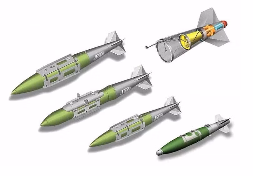 Một số loại bom lượn thông minh JDAM và bộ phận đuôi điều hướng.