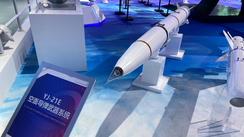 Đạn tên lửa YJ-21E phiên bản xuất khẩu trưng bày tại Triển lãm Hàng không Chu Hải 2022 (Ảnh: Zhihu). Đạn tên lửa YJ-21E phiên bản xuất khẩu trưng bày tại Triển lãm Hàng không Chu Hải 2022 (Ảnh: Zhihu).
