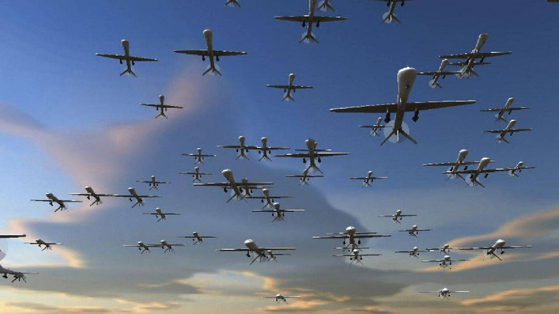 Hình ảnh mô phỏng về chiến thuật "bầy ong" máy bay không người lái (Ảnh: Sohu).