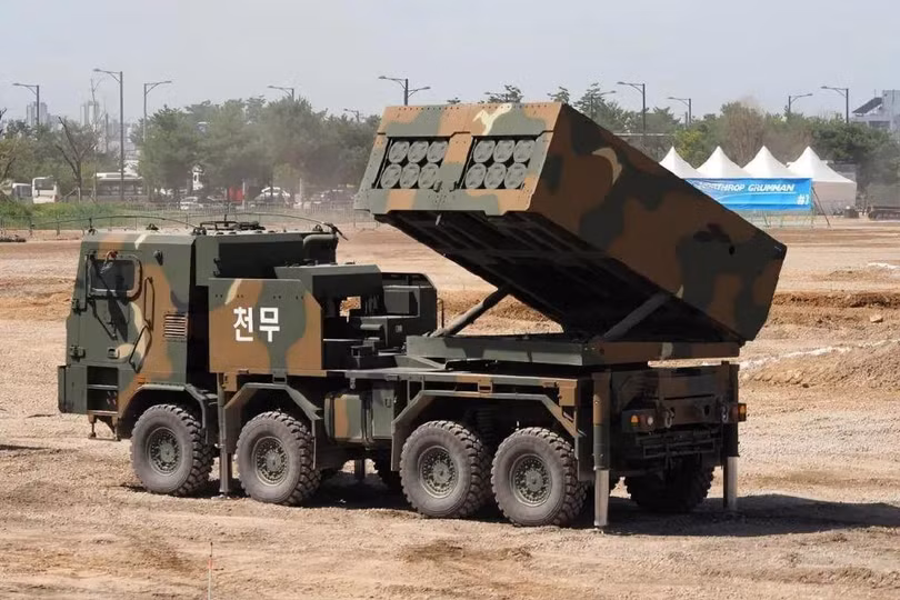 Đức đã mua 288 dàn phóng tên lửa đa nòng Chonwoo của Hàn Quốc (Ảnh" Sohu).