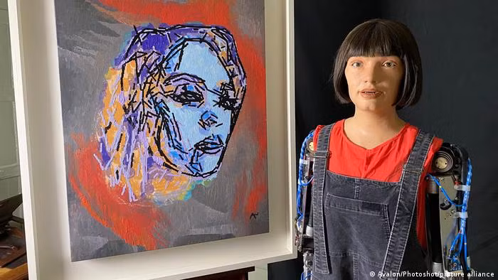 Nguoi may Ai-Da ve tranh.jpg