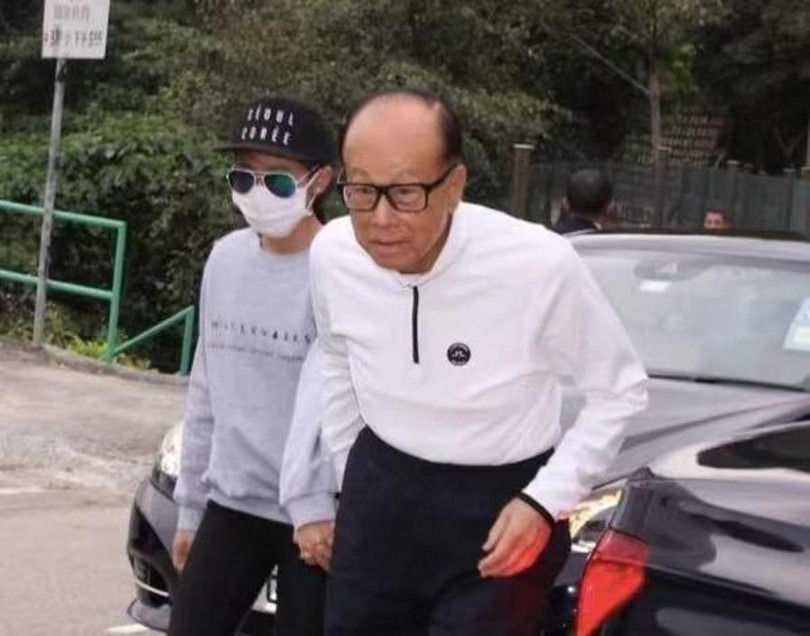 Nam 22 tuoi Lý Tư Đức moi duoc cong khai.jpg