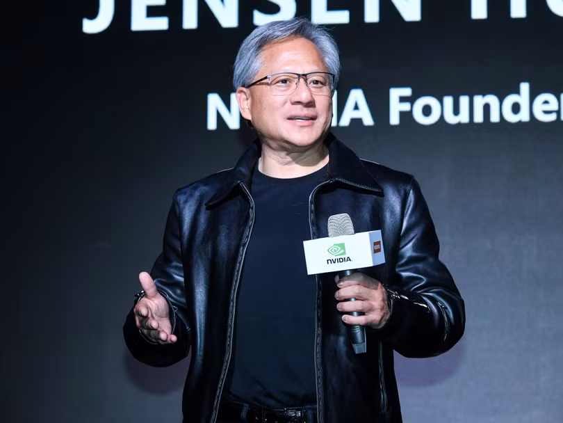 Jensen Huang dien thuyet.jpg