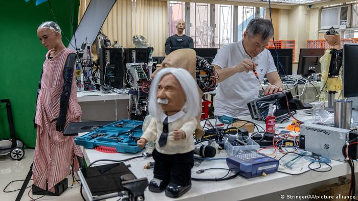 AI tao ra robot mo phong cac nhan vat that.jpg