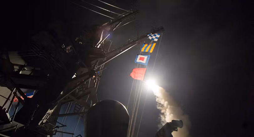 Chiến hạm Mỹ phóng tên lửa Tomahaw tấn công căn cứ quân đội Syria