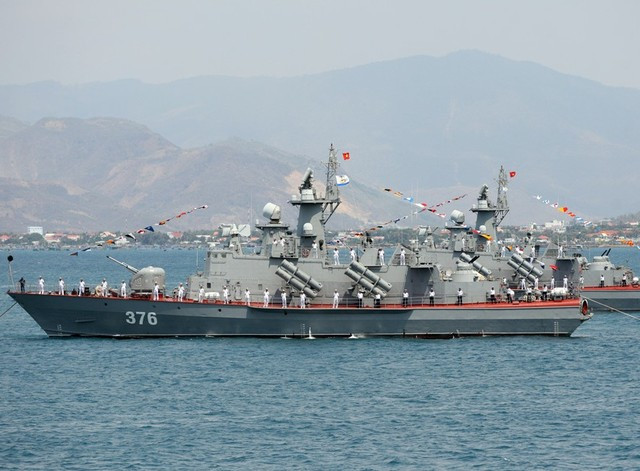 Việt Nam đang tự đóng một số tàu tên lửa tấn công nhanh Molnyia 