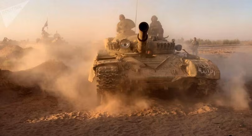 Xe tăng của quân đội Syria trên đường tấn công