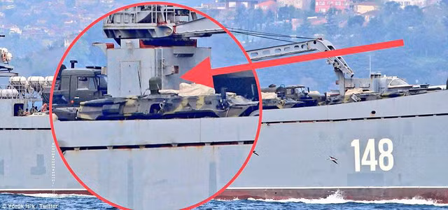 Tàu Alexandr Tkachenko được cho là chở theo nhiều khí tài quân sự đổ bộ Syria