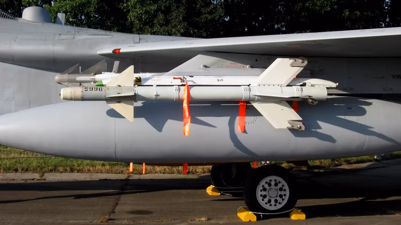 Tên lửa Python lắp trên chiến đấu cơ