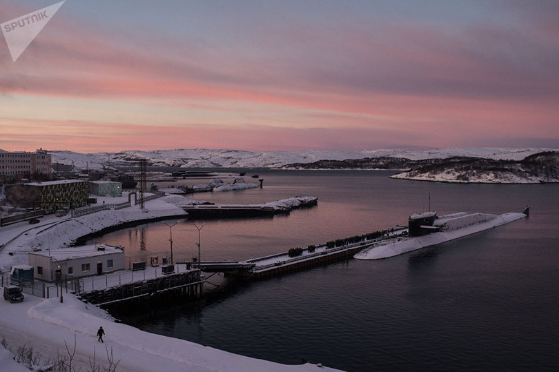 Tàu ngầm đề án 667BDRM Delphin thuộc Hạm đội Bắc của Hải quân Nga neo ở bến tàu Gadzhiyevo khu vực Murmansk 