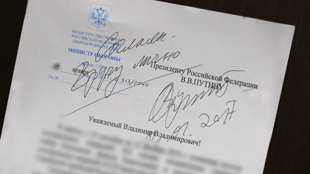 Trên tờ trình đề nghị khen thưởng của Bộ Quốc phòng Nga, ông Putin đã phê: “Đồng ý. Tôi sẽ đích thân trao”