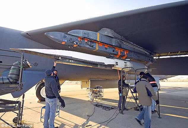 Tên lửa tầm xa thông minh có thể tác chiến ngoài tầm với kẻ địch của Mỹ