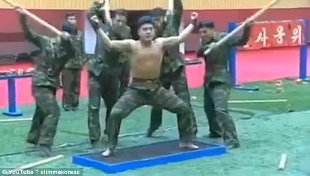 Đặc công Triều Tiên biểu diễn công phu