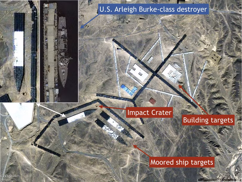 Tàu khu trục Mỹ là mục tiêu giả định của cuộc tấn công. Trong hình là hố đạn tên lửa tấn công vào vị trí có thể tiêu diệt cùng lúc 3 tàu khu trục Mỹ