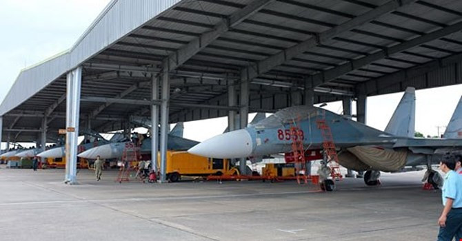Chiến đấu cơ Su-30MK2 của không quân Việt Nam bay tuần tra