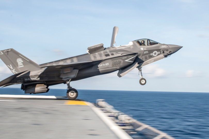 Phiên bản F-35 hải quân cất cánh từ tàu sân bay Mỹ