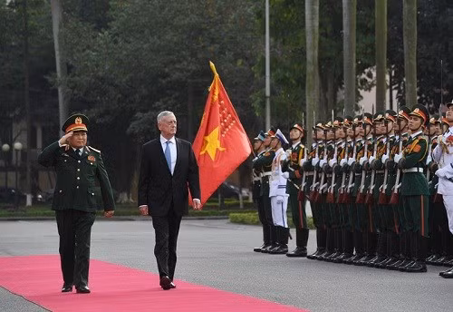 Bộ trưởng Quốc phòng Ngô Xuân Lịch tiếp đón người đồng cấp Mỹ James Mattis trong chuyến thăm Hà Nội mới đây