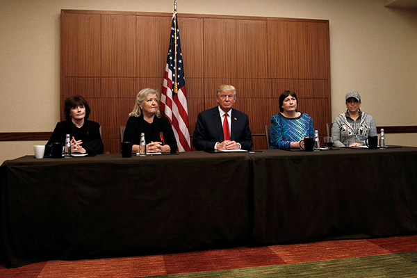 Ông Trump tổ chức họp báo với 4 người cáo buộc cựu tổng thống Bill Clinton tấn công tình dục họ.