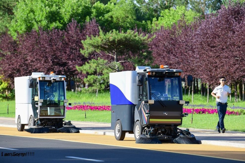 XE quet duong khong nguoi.jpg