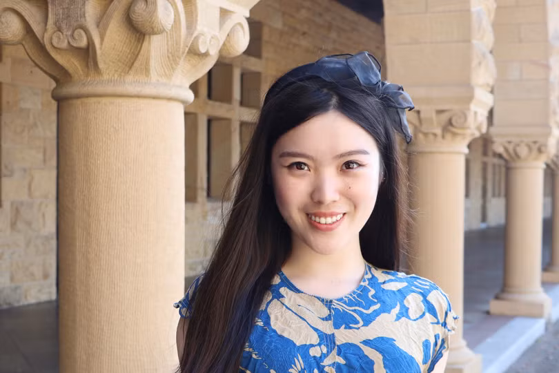 Carina Hong (Hồng Lạc Đồng) tài năng trẻ với tham vọng tạo ra nhà toán học AI. Ảnh: Sina.