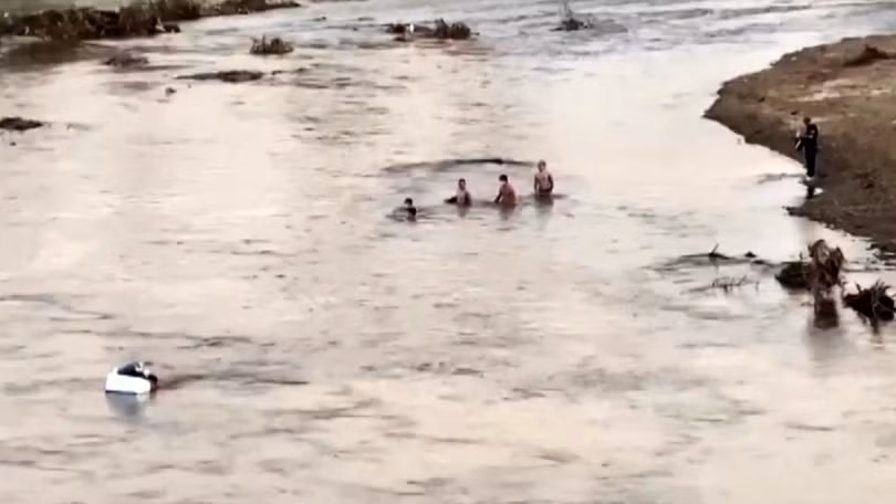 Vuot song sang Thai.jpeg