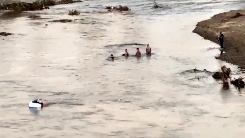 Vuot song sang Thai.jpeg