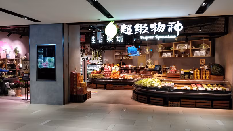 Cảnh vắng vẻ tại một siêu thị lớn vốn trước đây rất đông khách. Ảnh: Techbuzzchina.