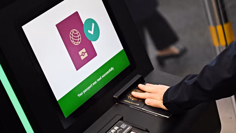 Từ 12/10, EU sẽ đưa hệ thống kiểm tra sinh trắc học vào hoạt động áp dụng với người nước ngoài nhập cảnh các nước khu vực Shchengen. Ảnh: Getty.