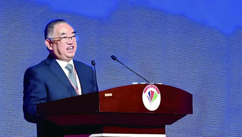 Ông Hứa Khai Hoa, vị Giáo sư bỏ giảng dạy đi làm nghề "nhặt ve chai" và trở thành tỷ phú. Ảnh: Sina.