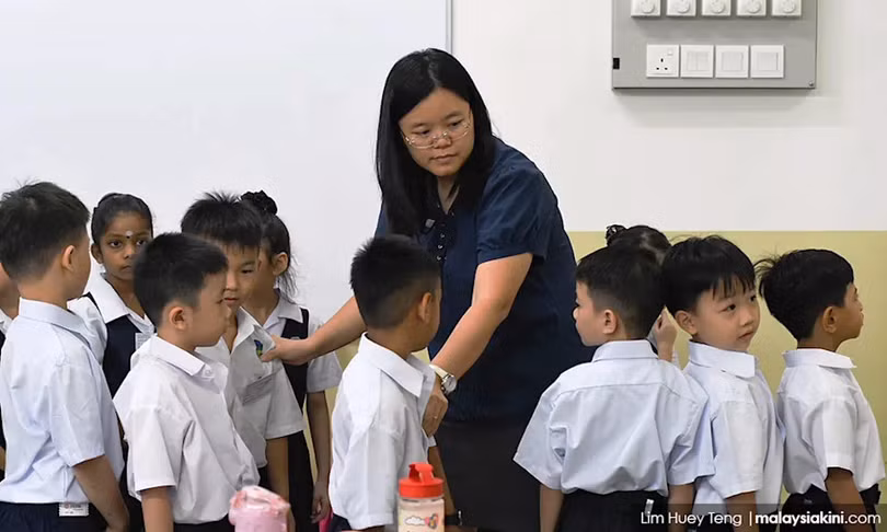 tre em ơ truong quoc te Malaysia.png