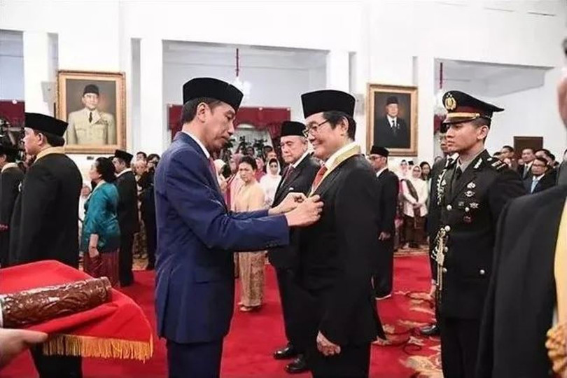 Widodo trao huan chuong 2019.jpg