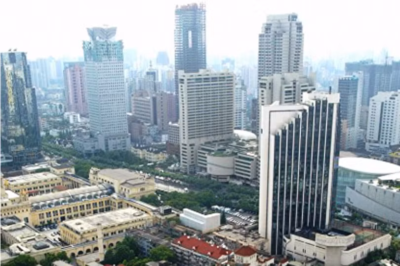 Thành phố Kê Tây, tỉnh Hắc Long Giang, khu nhà thấp tầng bên trái là nơi "nhà rẻ như bắp cải". Ảnh: Getty.