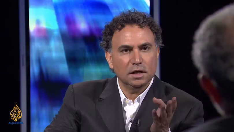 Ông Marwan Bishara lên tiếng cảnh báo về nguy cơ AI thay thế công việc của con người (Ảnh: aljazeera).