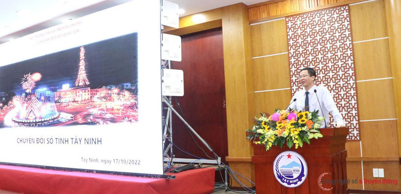 Về phát triển kinh tế số và xã hội số, đại diện Cục Chuyển đổi số quốc gia đề nghị Tây Ninh đưa hoạt động của người dân, doanh nghiệp lên môi trường số bằng các nền tảng số Việt Nam. (Ảnh: M.Hải)